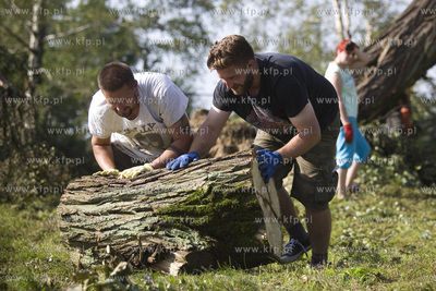 Skutki nawałnicy, która z piątku na sobotę przeszła...