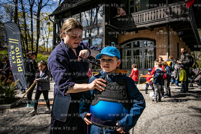 Sopocka Majówka z biblioteką przy ulicy Goyki. Zajęcia...