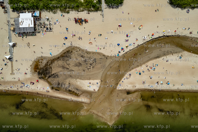 Plaża w Gdańsku Jelitkowie. Zakaz kąpieli po pożarze...