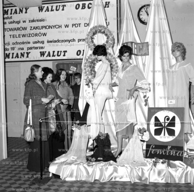 Ekspozycja w Domu Towarowym PDT w Gdansku - Wrzeszczu....