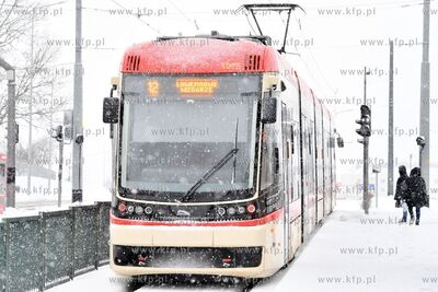 Zima w Gdańsku. Pesa Jazz Duo na przystanku Migowo...