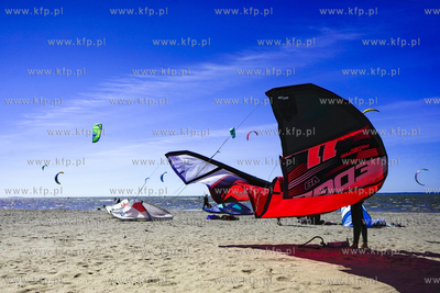 Kitesurfing na Zalewie Wiślanym w okolicy Kadyn. 29.05.2021...