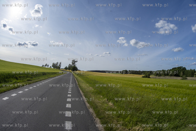 Ulica Charzykowska  na trasie Chojnice  - Charzykowy....