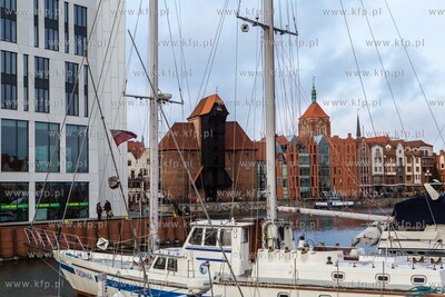 Gdańsk, Marina Jachtowa. Nz. Wyspa Spichrzów, Hotel...