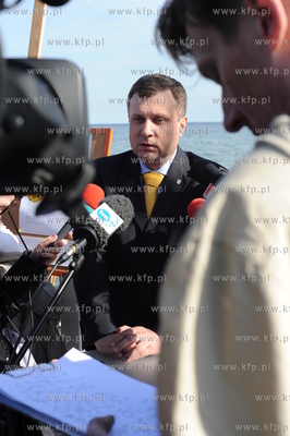 Briefing prezydenta Sopotu Jacka Karnowskiego na molo...