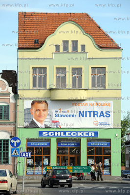 Rynek, Trzebiatow. Reklama wyborcza Slawomira Nitrasa...