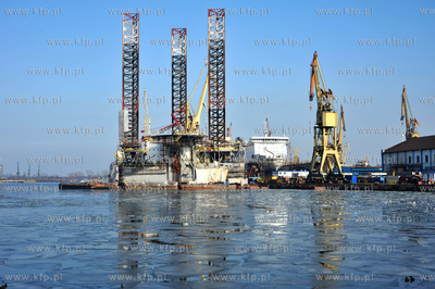 Gdansk, Gdanska Stocznia Remontowa. Platforma Safe...
