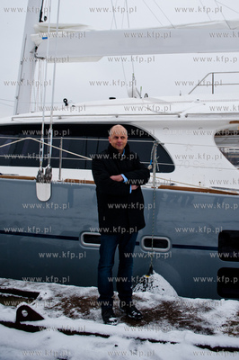 Stocznia Gdanska. Tydzien po pozarze hali produkcyjnej...