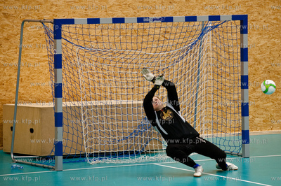 Gdansk. Pierwszy Walentynkowy Turniej halowej pilki...