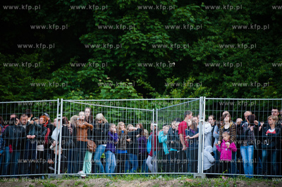 Gdansk. Otwarta dla publicznosci Strefa Kibica na Placu...