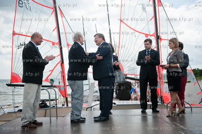 Sopot. Plaza przy Sopockim Klubie Zeglarskim. Ceremonia...