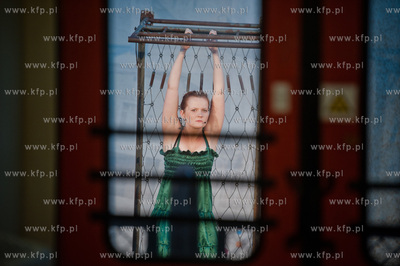 Gdynia. Dworzec Glowny PKP. Przedstawienie pt. ...i...