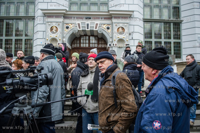 Gdansk. Dlugi Targ. Protest mieszkancow Gdanska, ktorzy...