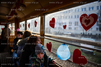 Gdansk. Walentynkowy tramwaj Konstal N z 1952 roku....