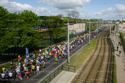 Zawodnicy na trasie I PZU Gdansk Maraton.
17.05.2015
fot....