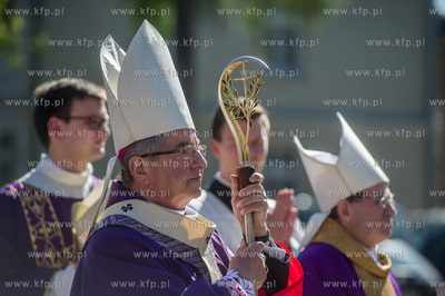 Gdansk. Katredra Oliwska. Wprowadzenie trumny z cialem...