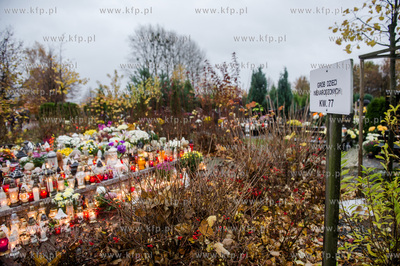 Gdańsk. Cmentarz Łostowicki. Dzień Wszystkich Świętych....