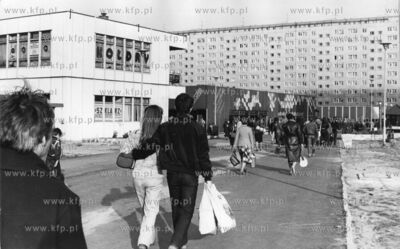 Deptak na osiedlu Gdansk Zabianka. 10.1982 odb_03_175...