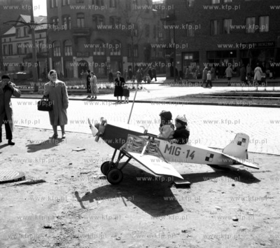 Uliczny fotograf, zdjecie w samolocie. 1963 z.kosycarz_1960-1_p40...
