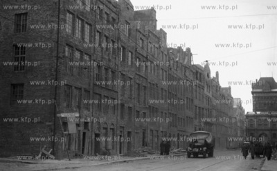Odbudowa Gdanska ze zniszczen wojennych. Ul. Dluga....