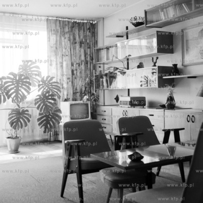 Wnetrze pokoju dziennego konca lat 60.
04.1968
0001520z_kwiecien1968
Fot....