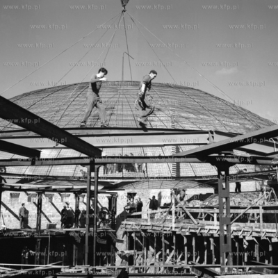 Montaż kopuły Teatru Wybrzeże w Gdańsku.
1965
0006518z...