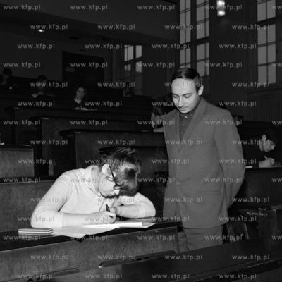 Sesja egzaminacyjna na Politechnice Gdańskiej. Na...