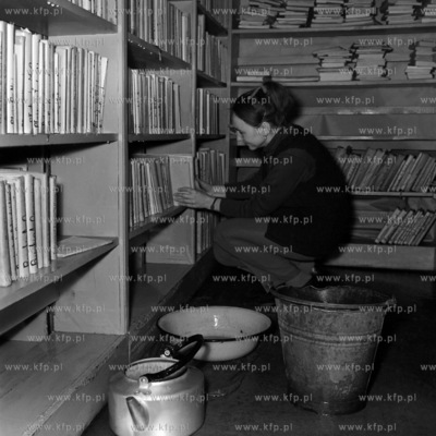 W bibliotece. 
01.1970
0002815z_styczen1970
Fot. Zbigniew...