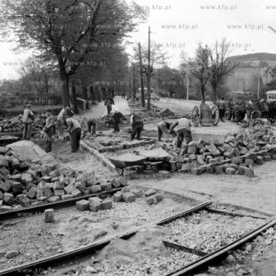 Remont nawiechrzni drogi. (lata60).
1960
Fot. Zbigniew...