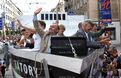 Swieto ulicy Swietojanskiej w Gdyni. Wielka parada...