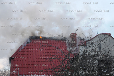 Rumia. Pozar w domku jednorodzinnym przy ul. Abrahama...