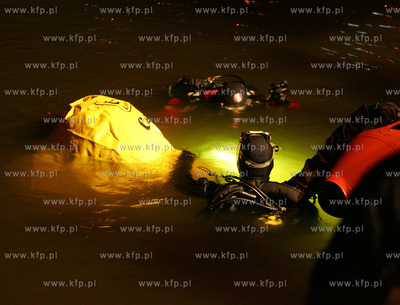 Szczecin. Okolo godz 00.20 samochod osobowy marki BMW...