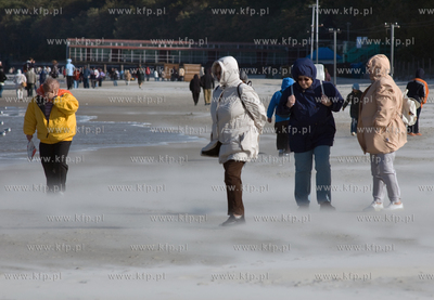 Kolobrzeg. Sztormowa pogoda moze byc rowniez ciekawa...