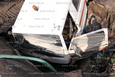 Awaria wodociagowa na skrzyzowaniu ul. Morskiej i Krynickiej...