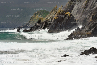 Irlandia, polwysep Dingle Krajobraz. NZ. fale oceanu...