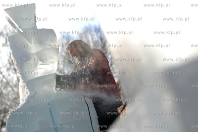 Gdynia, Bulwar Nadmorski. Festiwal rzezb lodowych....