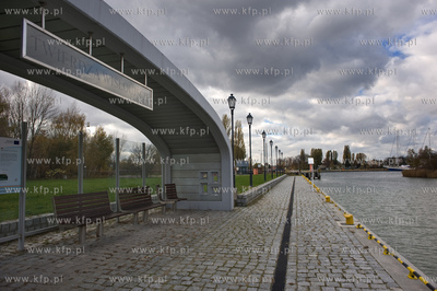 Przysta " dla bialej floty przy Twierdzy Wisloujscie...