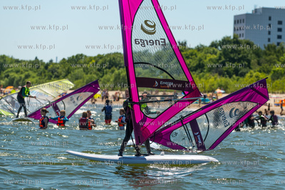 Plaza w Sopocie, przy Sopockim Klubie Zeglarskim. Briefing...