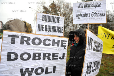 Gdansk Rebiechowo. Protest mieszkancow Banina i gminy...
