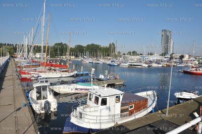 Gdynia. Basen jachtowy im. Generala Mariusza Zaruskiego....