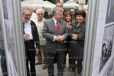 Otwarcie wystawy plenerowej "Powrot Majora" na Dlugim...