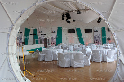 Gdanska Strefa Kibica na placu Zebran Ludowych podczas...