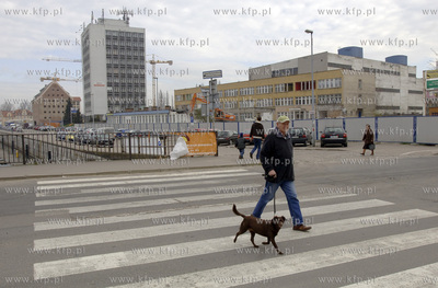 Gdansk. Wyburzanie starych budynkow pod budowe nowych...