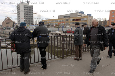 Gdansk. Wyburzanie starych budynkow pod budowe nowych...