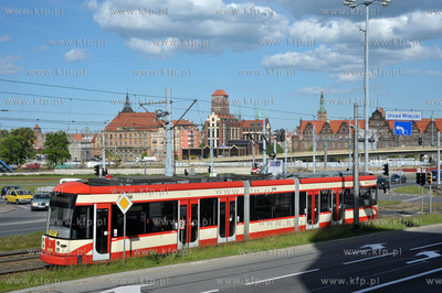 Gdansk. Tramwaj na ul. Armii Krajowej. glebi panorama...