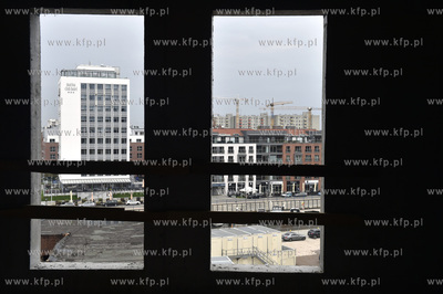 Uroczystosc zawieszenia wiechy na budowanym kompleksie...