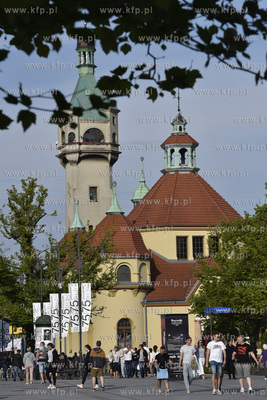 Sopot. Latarnia Morska i plac Przyjaciół Sopotu....