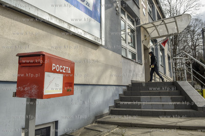 Skrzynka na listy przy Urządzie Pocztowym w Żukowie...