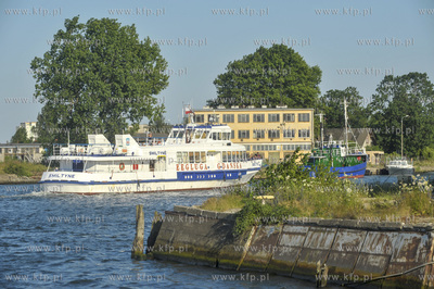 Gdańsk. Statek wycieczkowy białej floty Żeglugi...