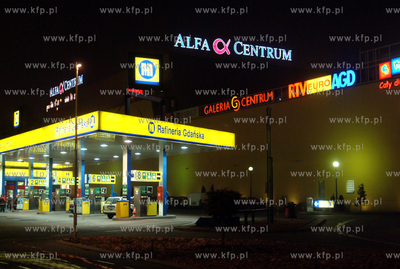 Centrum handlowe ALFA CENTRUM w Gdansku.25.11.2003fot....
